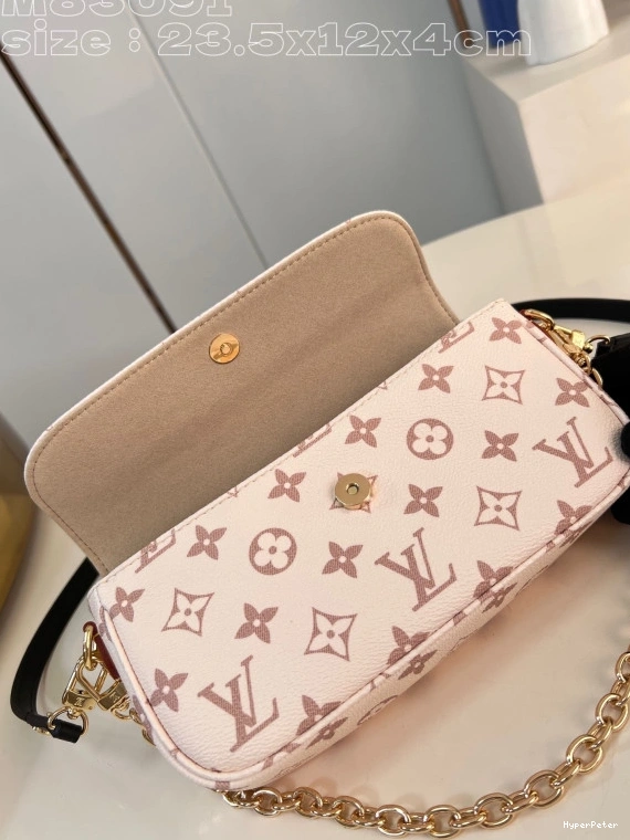 VUITTON LOUIS Chain on Ivy Wallet 0725